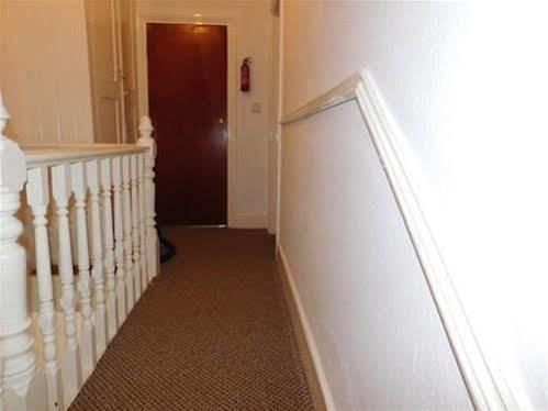 Spencer Inn Apartments Харроу Экстерьер фото